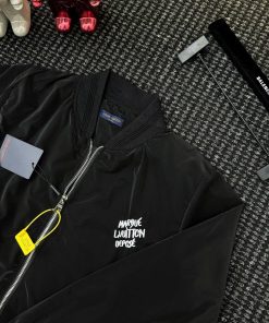 Áo gió Luis vuitonnn-thoitrangcenter