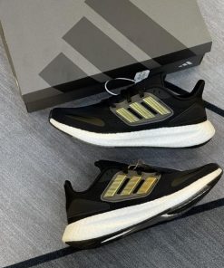 Giày thể thao chạy bộ unisex Adidas Pureboost 22  Full đen kẻ vàng