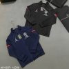 Áo khoác bomber nam nữ vải nỉ da cá PS cổ trụ cao trước ngực dệt hình người logo paris tròn chữ All thêu vạch đỏ tay-thoitrangcenter